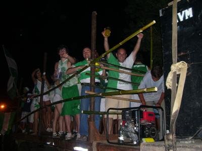 378x277 pixels (26K)