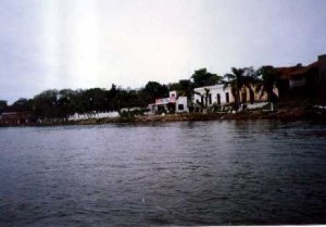 Vista de la costanera con Club Nautico de fondo